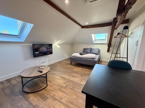 La Roche-sur-Yon Apartment | Studio rénové et lumineux, calme, wifi haut débit