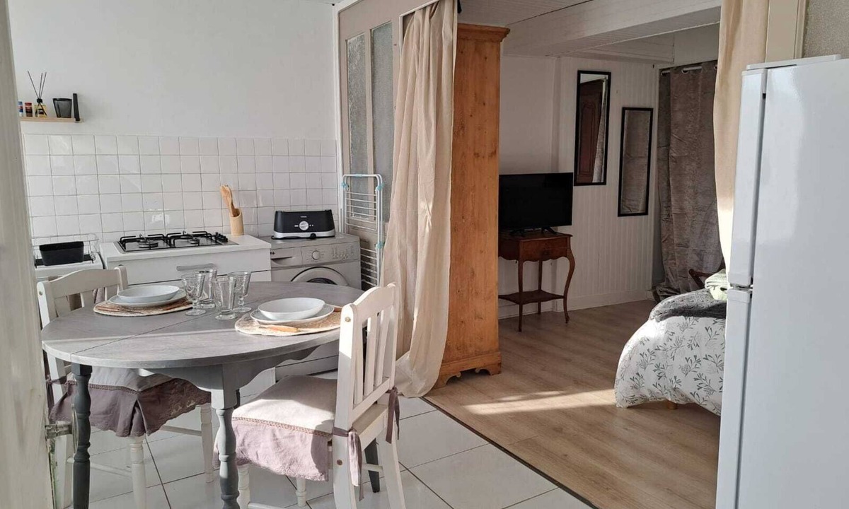 Forges-les-Bains Apartment | Studio RDC La Tanière de Bains