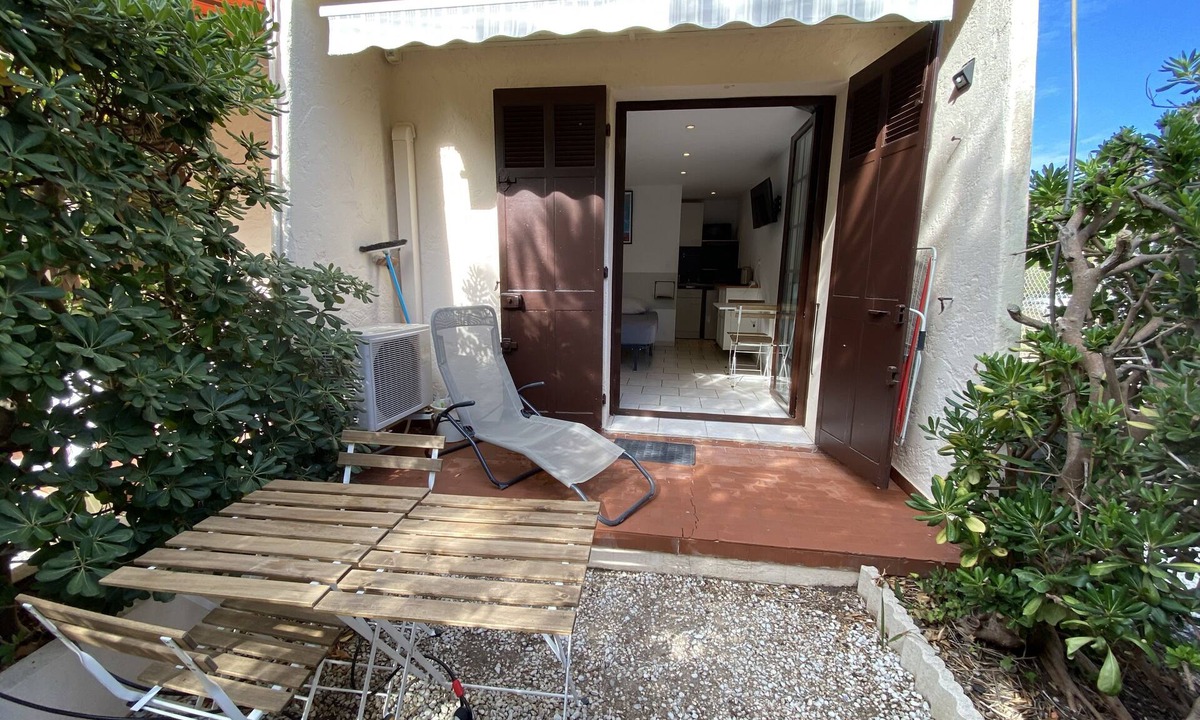 La Capte Apartment | Studio Rdc-Studio-Ensuite with Shower-Garden view