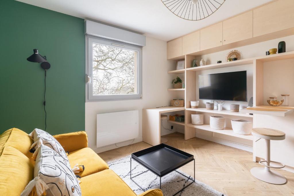Republique - Les Ponts Apartment | Studio refait à neuf avec Parking en Bord de Loire