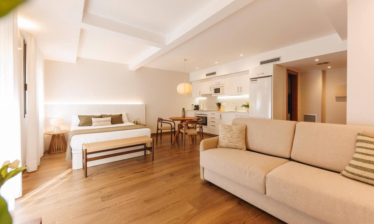 Barri Vell Apartment | Studio Rei Martí - Holiday Apartment Rental Girona | Bravissimo
