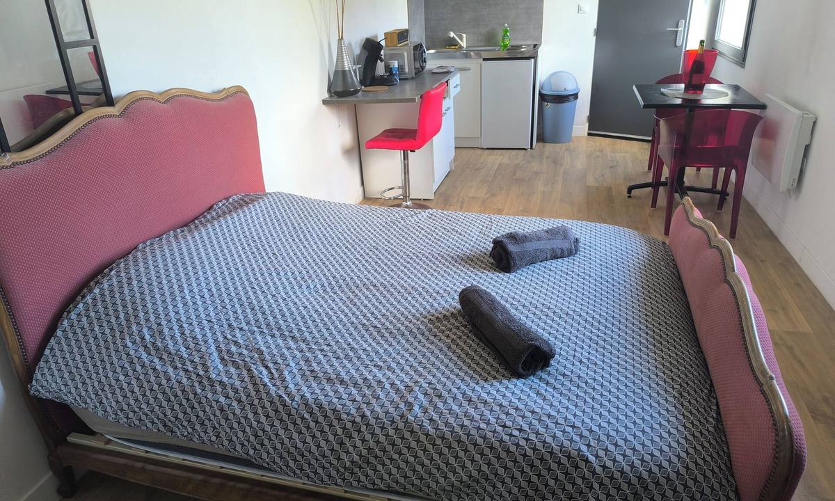 Arras Apartment | studio rouge arras, studio rouge proche gare d'arras