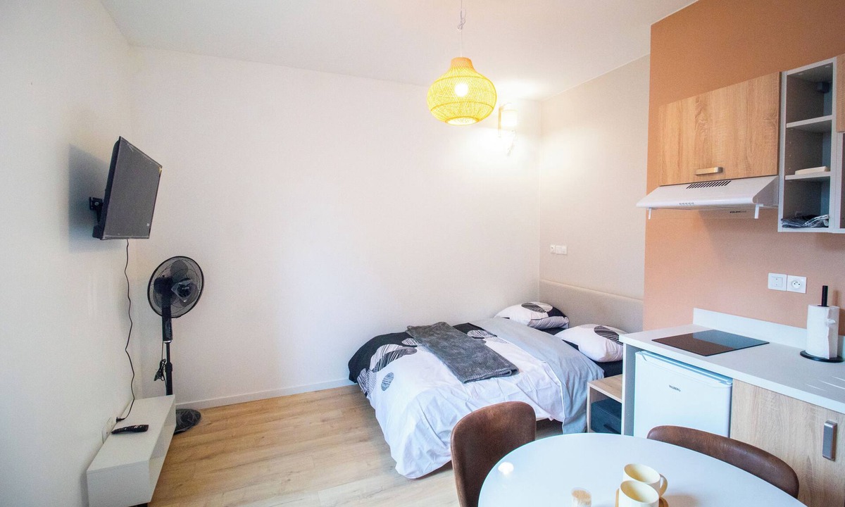 Chatellerault Apartment | Studio Saint Jacques, Châtellerault