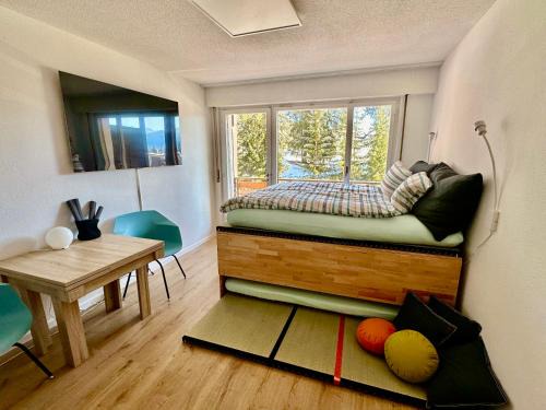 Lens Apartment | Studio Serenity, 4 min walk to center!