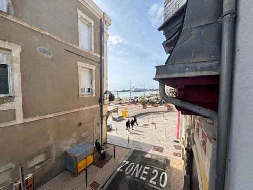 Les Sables d'Olonne Apartment | Studio simple à deux pas de la plage avec balcon - FR-1-197-248