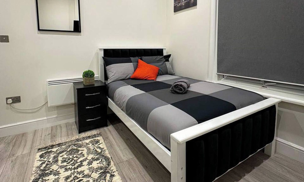 Ealing Apartment | Studio - Sleeps 2 - Short Walk to Ealing Broadway