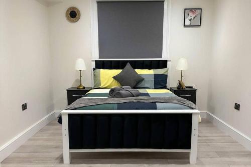 Ealing Apartment | Studio - Sleeps 2 - Short Walk to Station