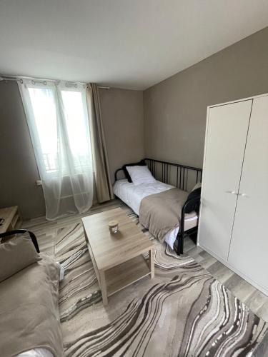 Creil Apartment | Studio spacieux