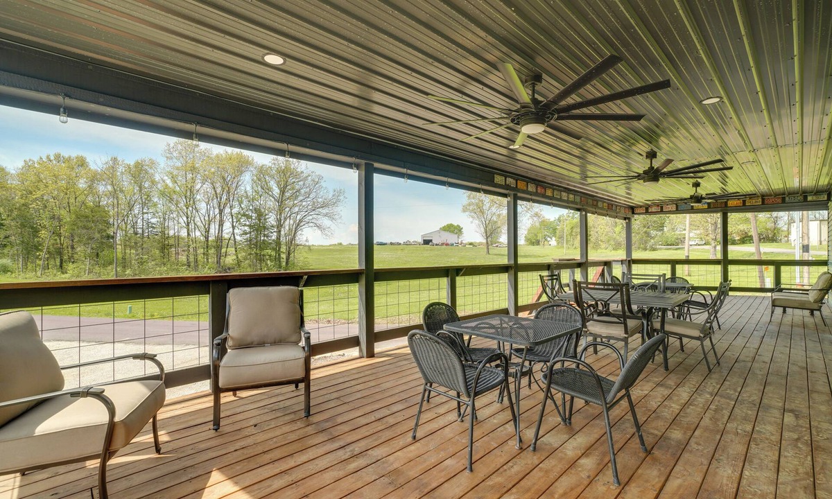 New Haven Apartment | Studio Stay w/Deck in Missouri Wine Country