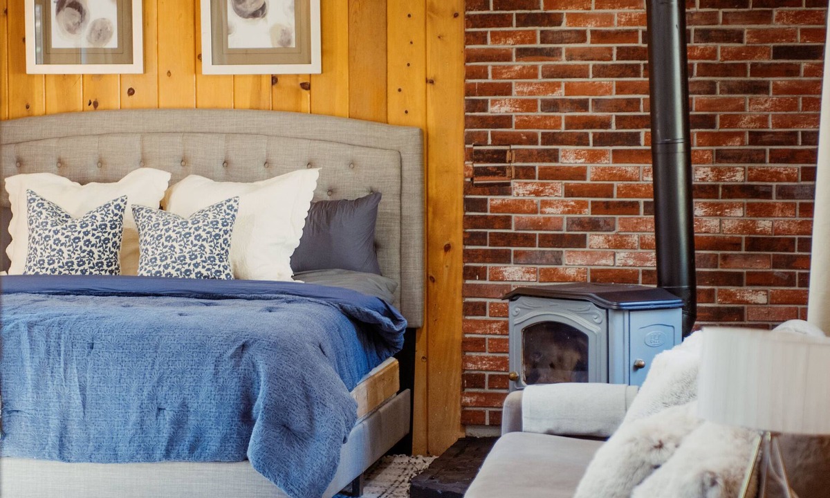 Echo Lake Cabin | Studio style cabin in Twin Bridges with Mountain View’s near Sierra Ski Resorts