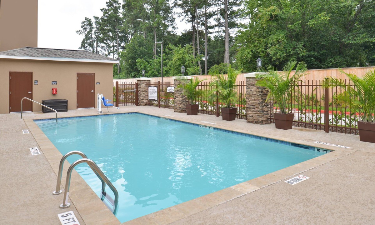Tomball Apartment | Studio Suite Near Houston | Shared Outdoor Pool + 24h Business Center