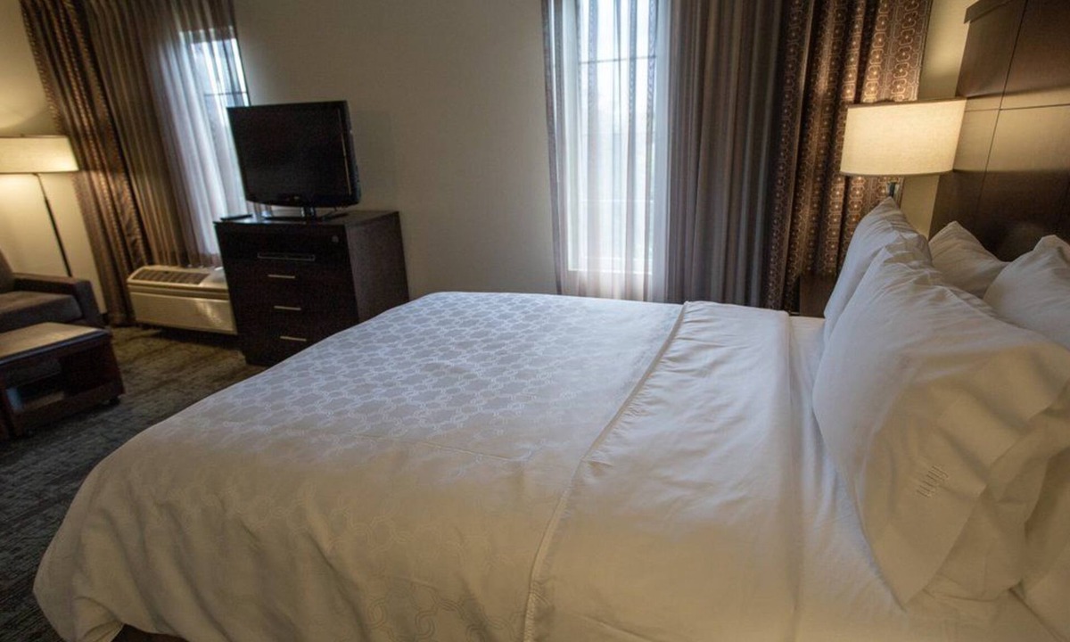 Milpitas Apartment | Studio Suite w/Roll-In Shower | Free Breakfast