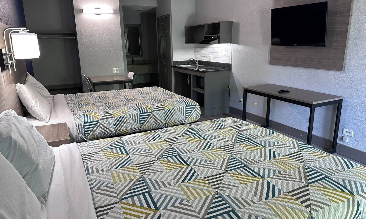 Twin Brook Hotel | Studio Suites Extended Stay