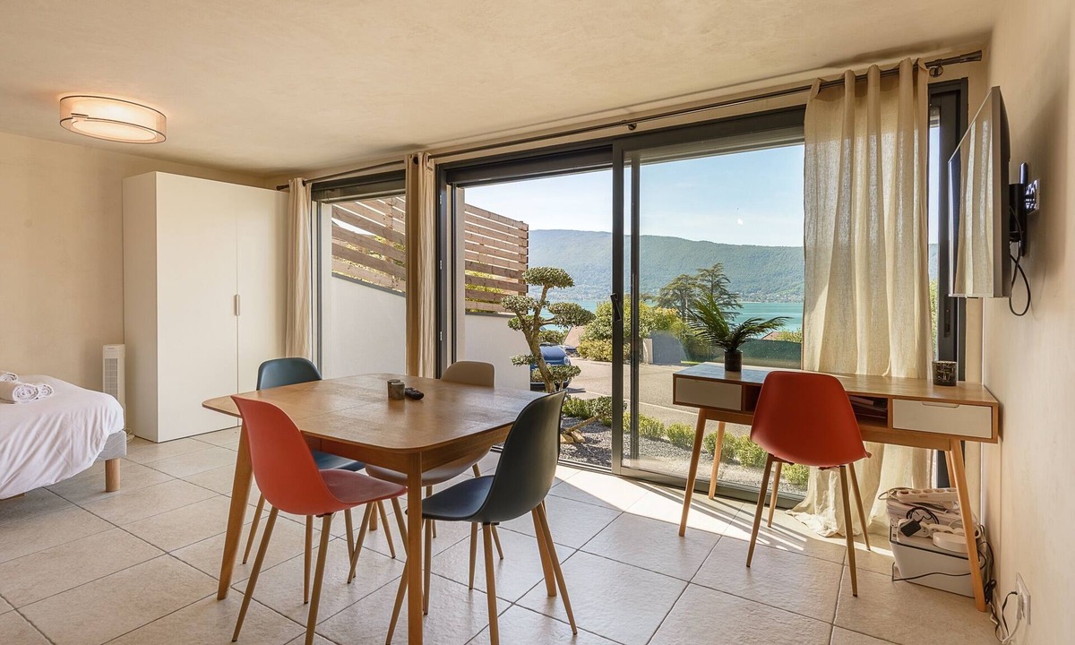 Veyrier-du-Lac Apartment | Studio Sunrise - Vue sur le Lac d'Annecy