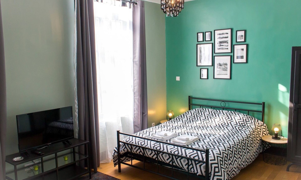 Saint-Quentin Apartment | Studio-Superior-Ensuite-Garden view