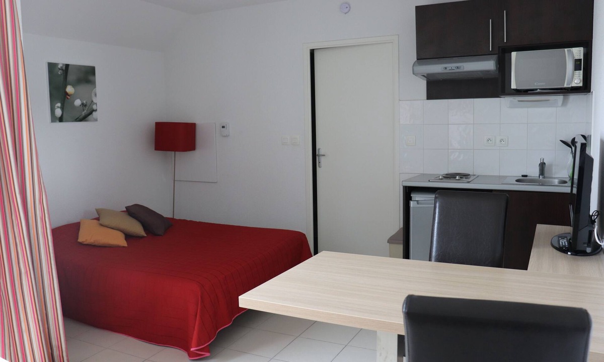 Salies-de-Bearn Apartment | Studio Terrasse Dans Résidence Avec Piscine B35