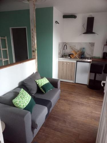 Salles-en-Toulon Apartment | Studio thème Dublin à Valdivienne