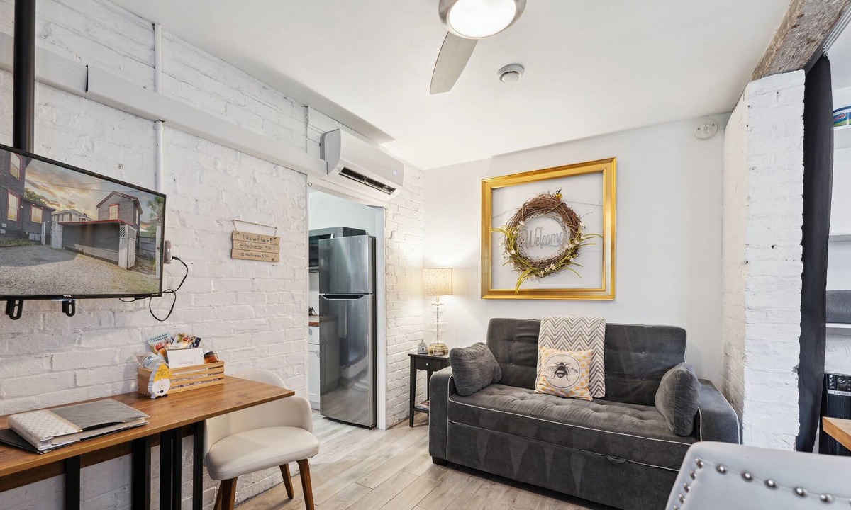 Metropolitan Apartment | Studio @ the Hive, Cozy Cute