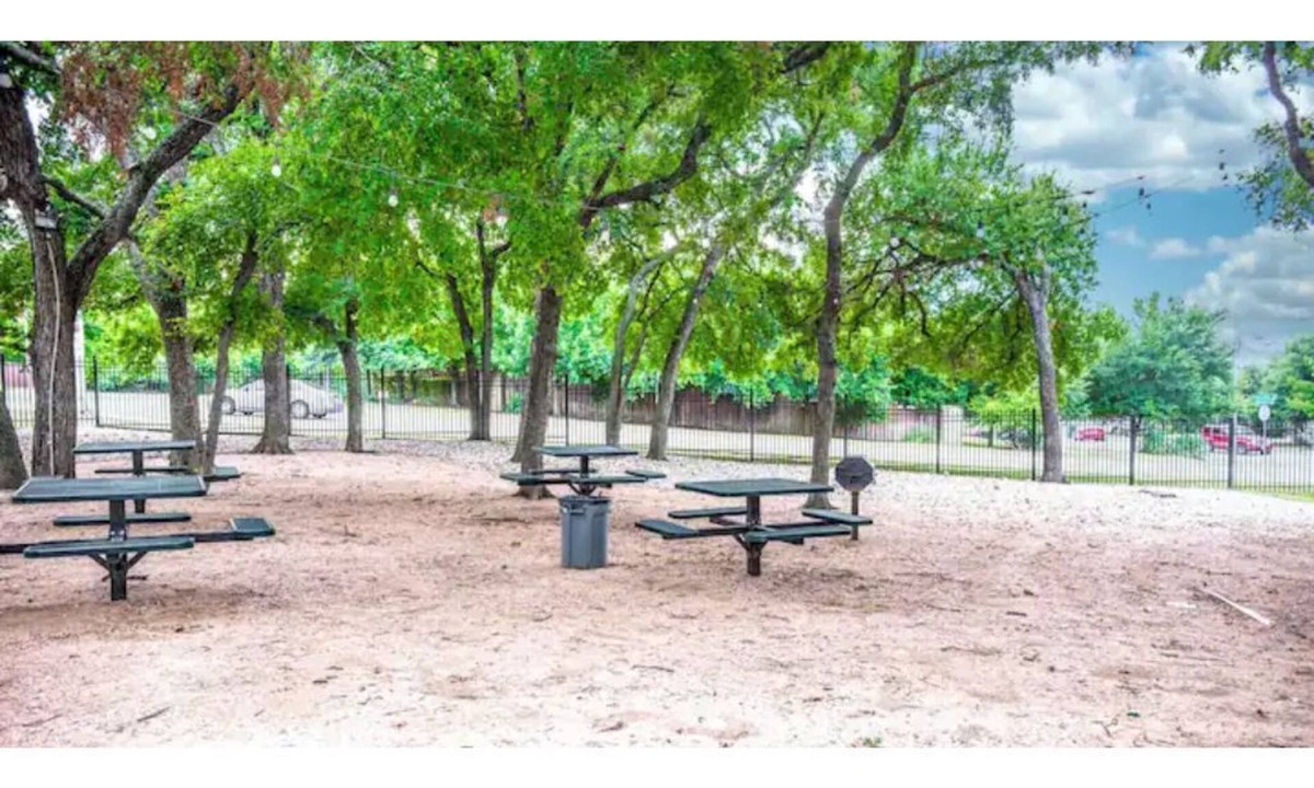 East Riverside - Oltorf Apartment | Studio Treehouse Zen Den ~ South Austin ~ Work-Pro Friendly