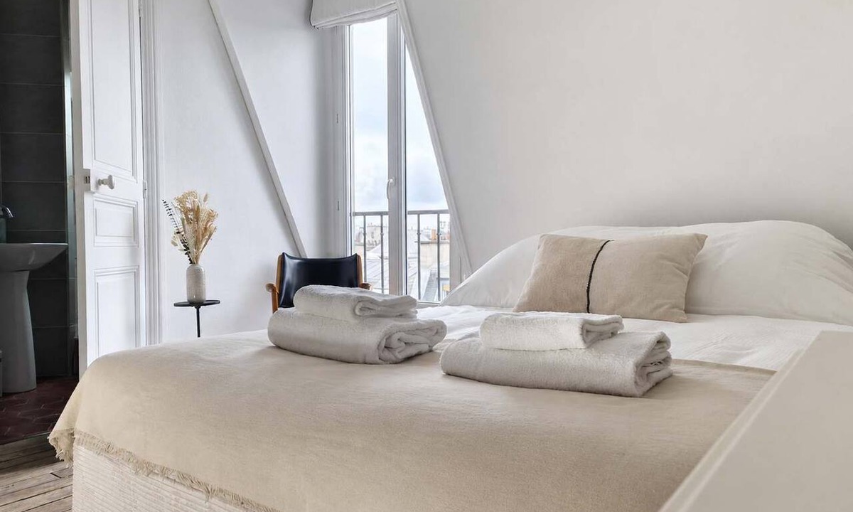Quartier de Rochechouart Apartment | Studio Under the Rooftops - Sacre-Coeur View