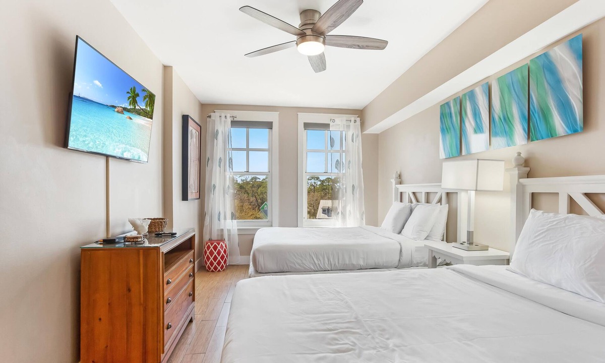 Baytowne Wharf Apartment | Studio Unit ~ Bayside Gated Resort ~ Kitchenette
