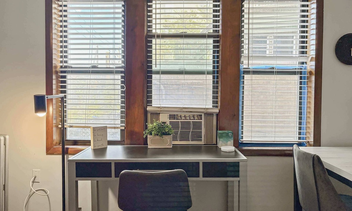 Hyde Park Apartment | Studio Unit | Chic + Prime Location