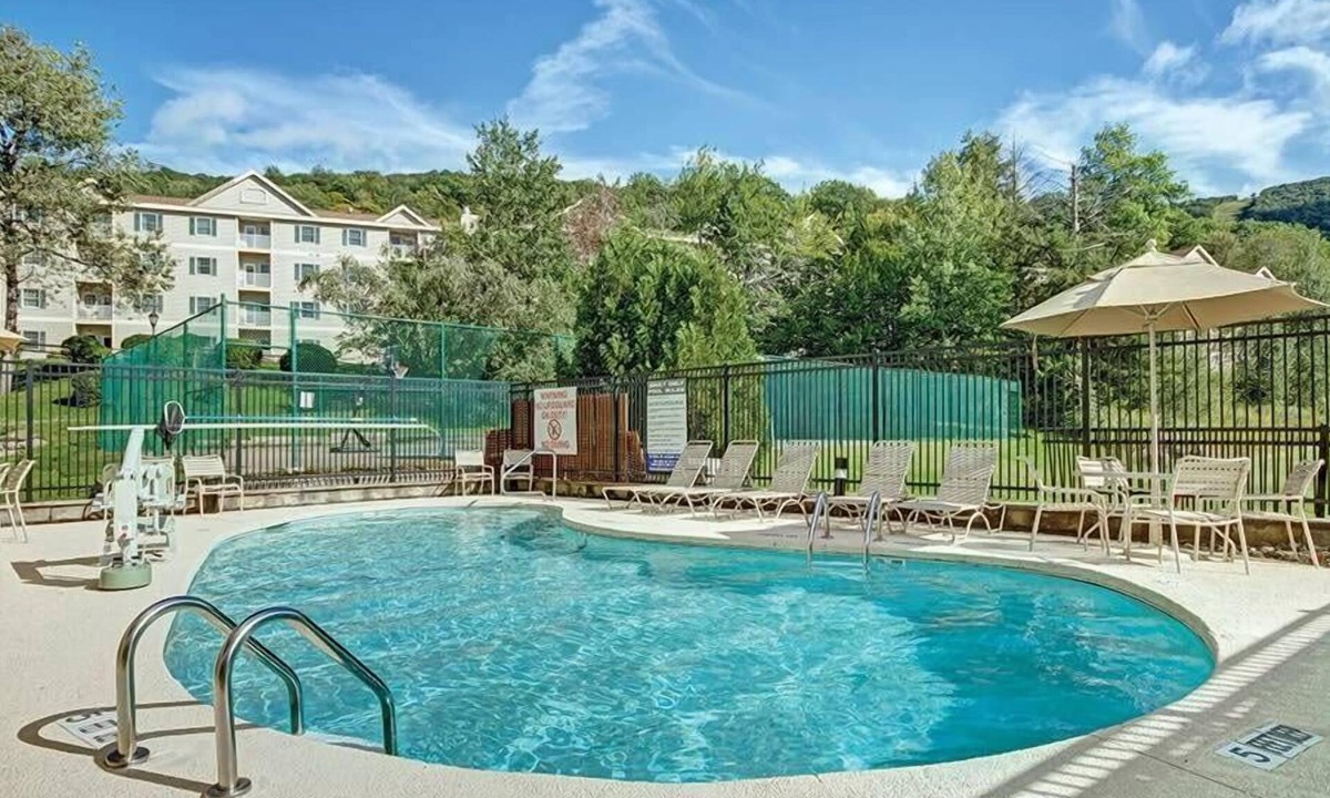 Hancock Condo | Studio Unit - Outdoor Adventures-Ski Jiminy Peak!