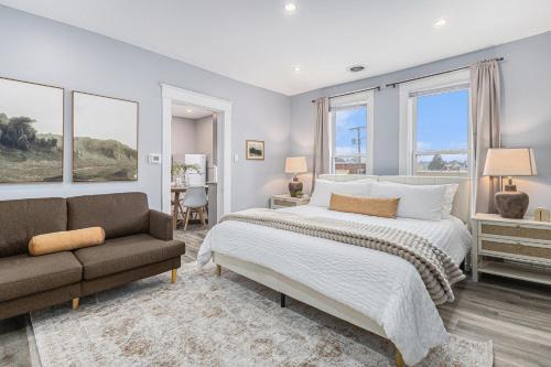 Michigan City Apartment | Studio Updated 1 Block to Downtown & Mins to Beach