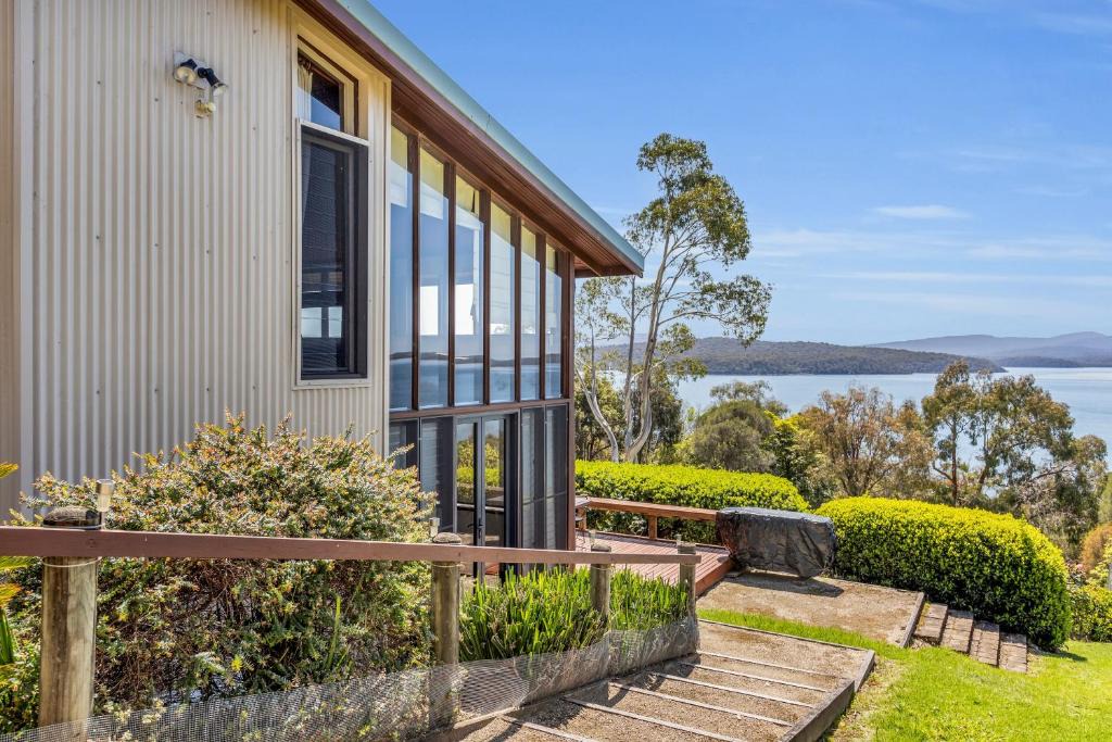 Mallacoota Apartment | Studio Views for Two