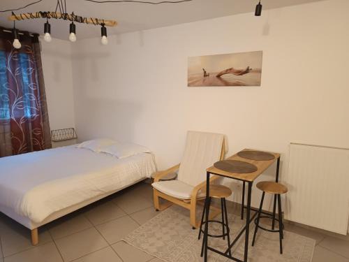 Saint-Priest Apartment | Studio Villa'vi