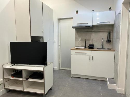 Republique - Tolstoi Apartment | Studio villeurbanne