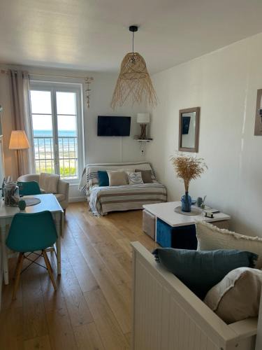 Luc-sur-Mer Apartment | Studio Vue Mer à Luc-sur-Mer
