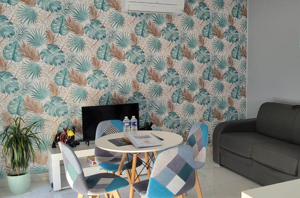 Rivesaltes Apartment | Studio vue montagne