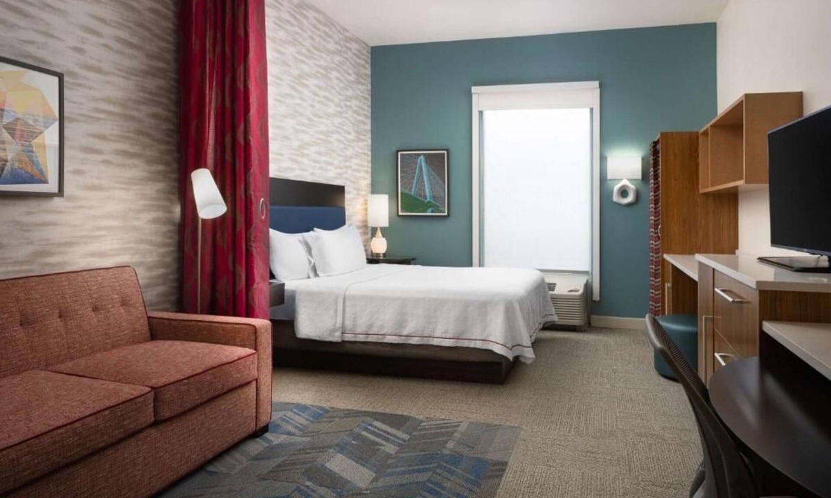North Charleston Hotel | Studio w/King Bed, Kitchenette & Pool Access | 3 mi to Charleston Airport
