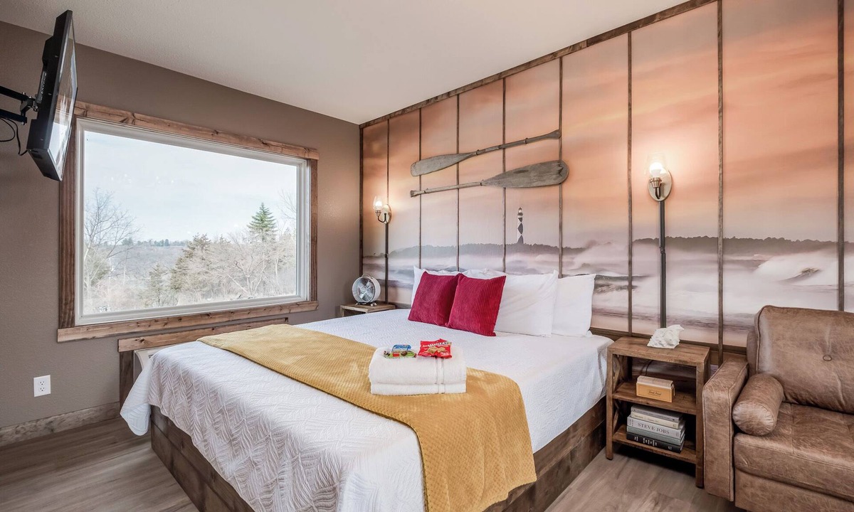 Prescott Hotel | Studio w/Kitchen | King Bed | Free Parking