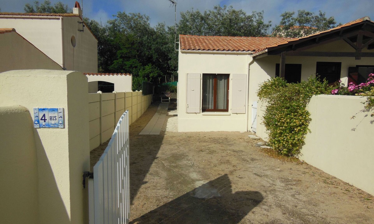 Saint-Pierre-d'Oleron Apartment | Studio with covered terrace 150m from Matha beach