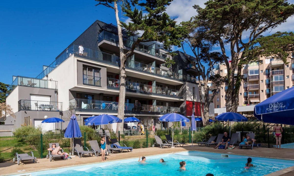 Pornichet Apartment | Studio with a balcony or terrace near beach