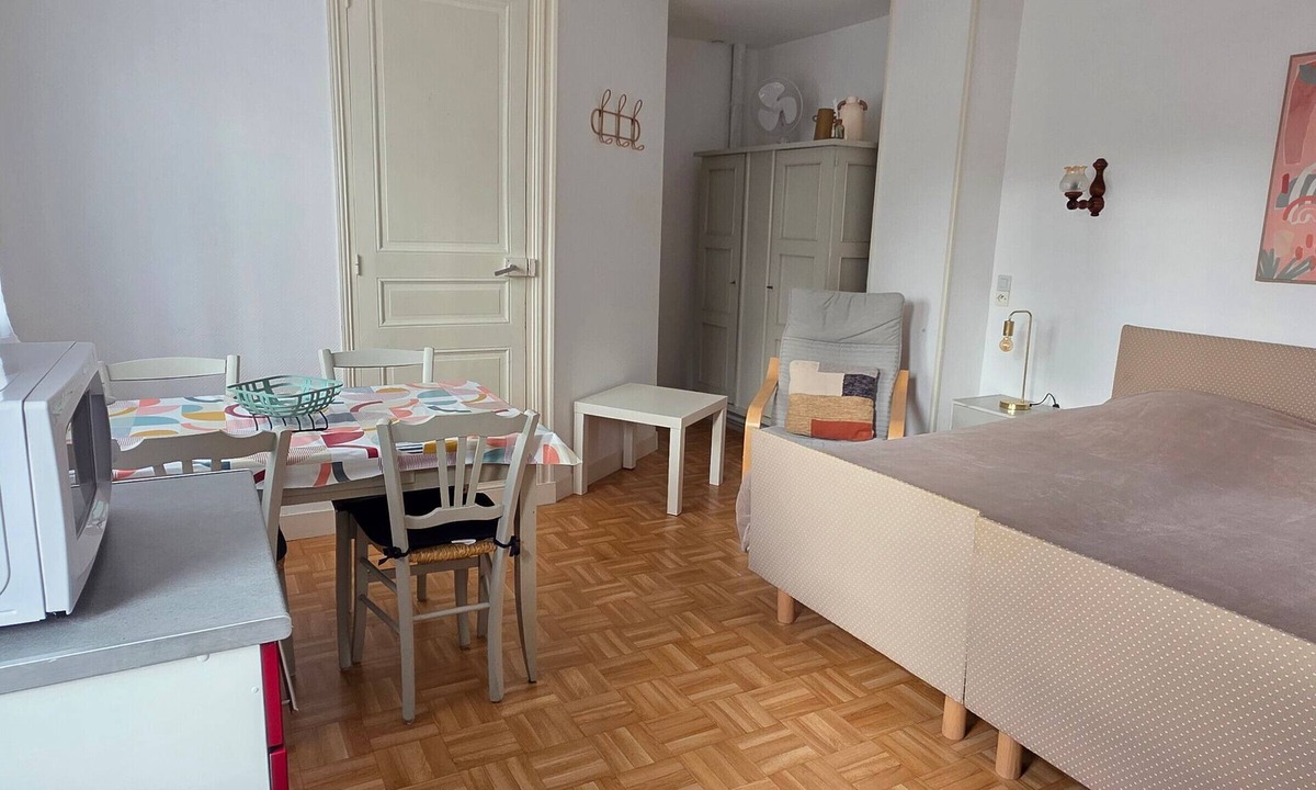 La Roche-Posay Apartment | Studio with balcony, shared garden, WIFI, near the spa