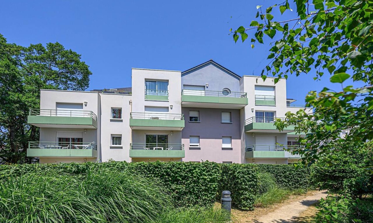 Plescop Apartment | Studio with Balcony Near Vannes