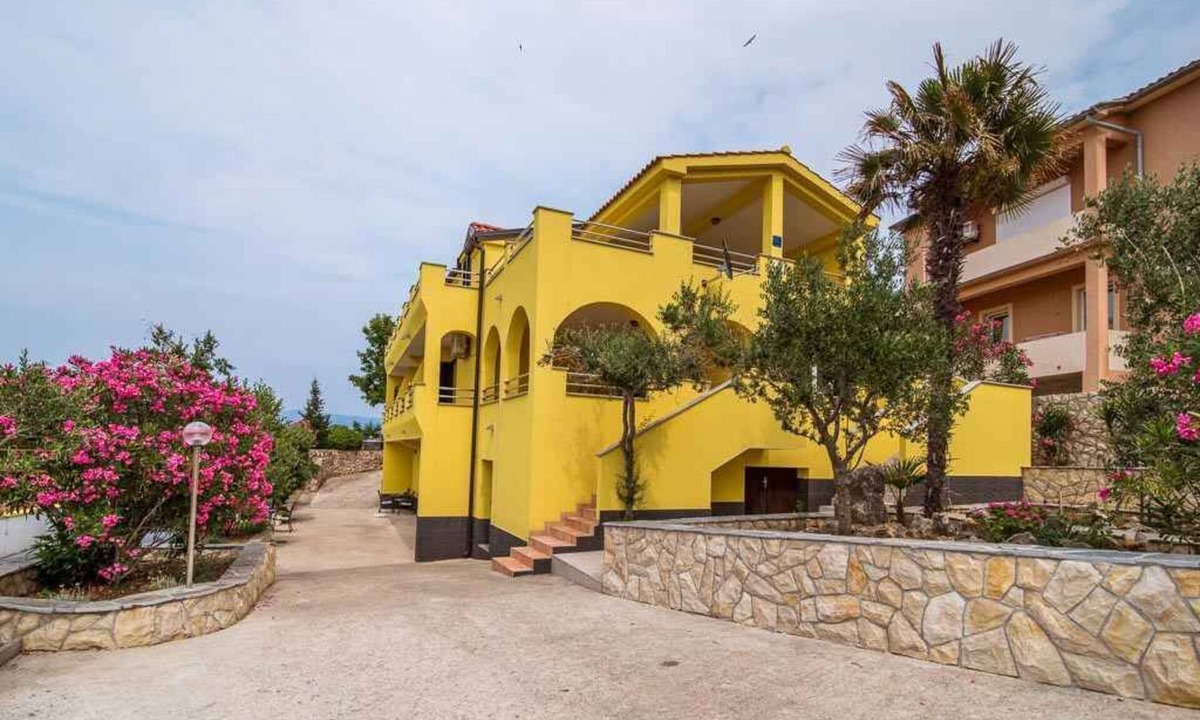 Vrbnik Apartment | Studio with barbecue only 50 m from the Adriatic Sea