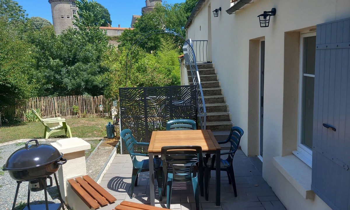 Apremont Apartment | Studio with castle view, 20 minutes from the beach