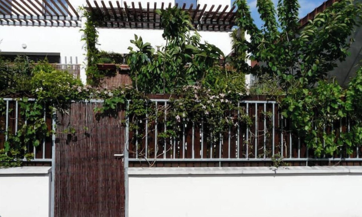 Villejuif Apartment | Studio with garden in a quiet setting just outside Paris