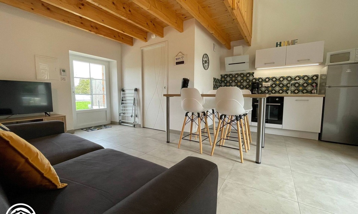 Soullans Cottage | Studio with Heated Pool in Vendée