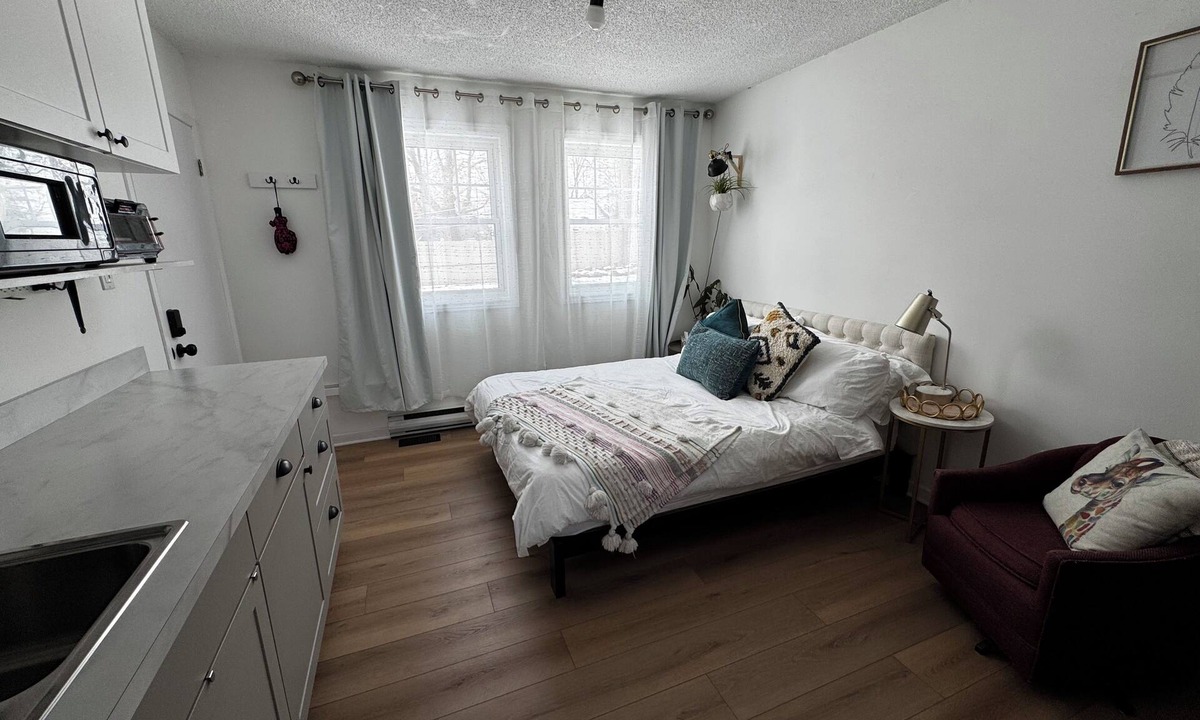 Carleton Place Apartment | Studio with kitchenette in downtown Carleton Place.