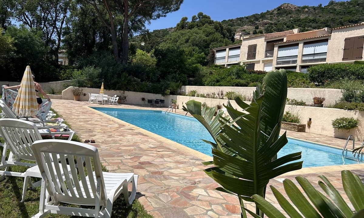 Le Lavandou Apartment | Studio with mezzanine for 6, pool, private parking