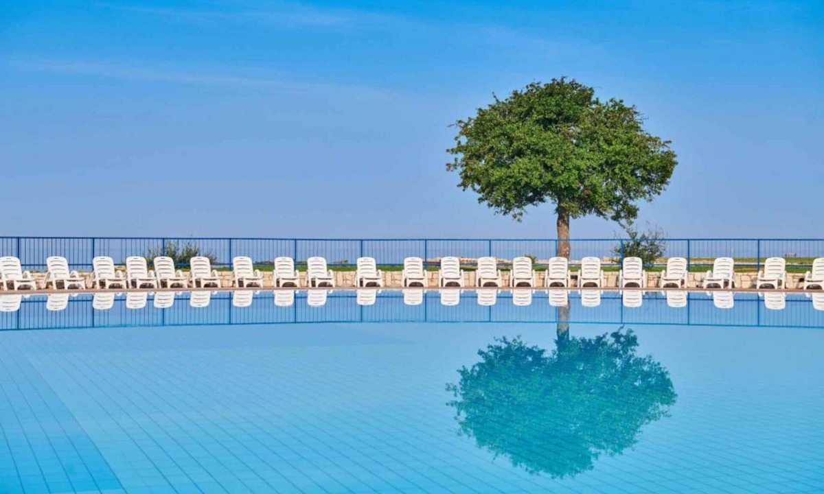 Katoro Apartment | Studio with outdoor pool