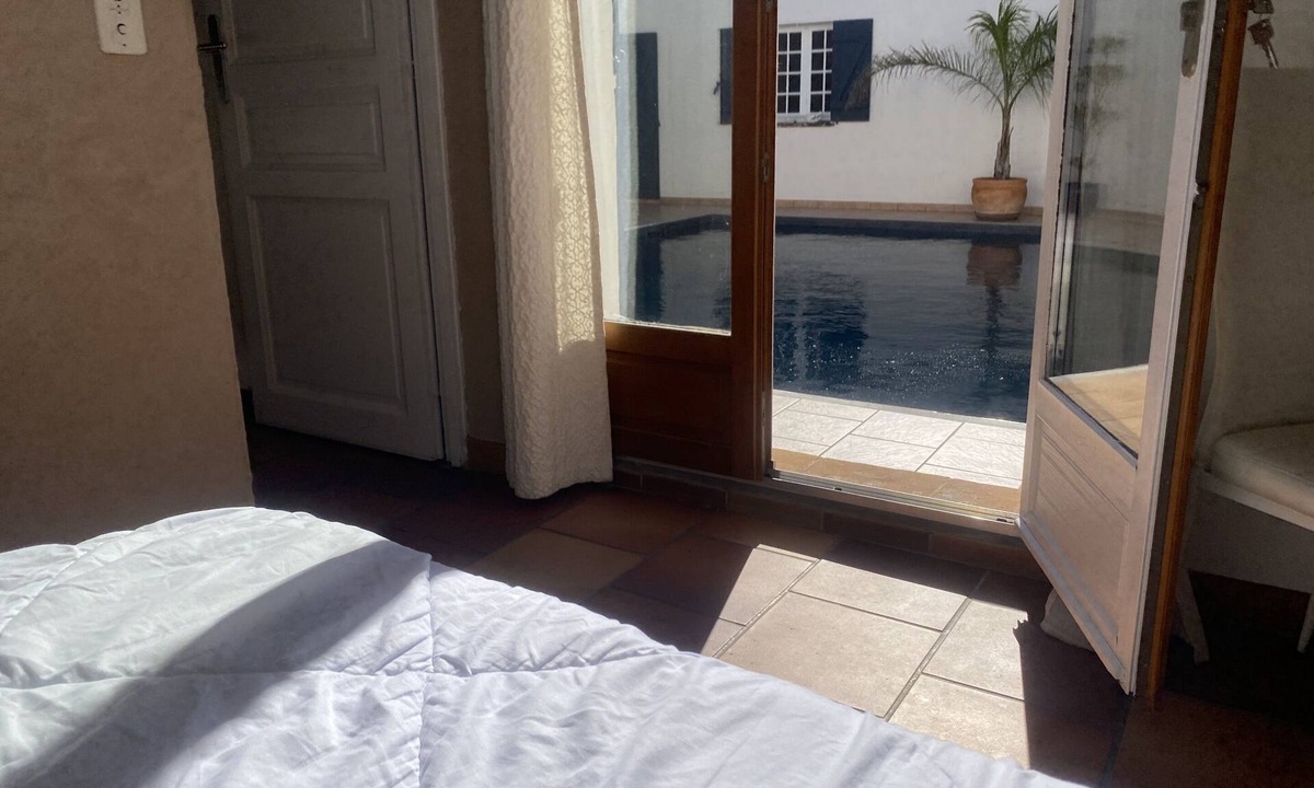 La Crau Apartment | Studio with pool view