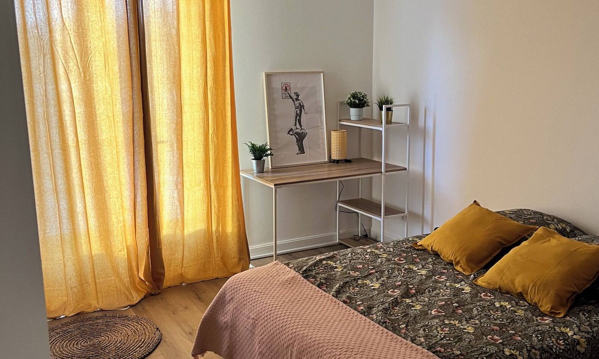 Villenave-d'Ornon Apartment | Studio with shared space