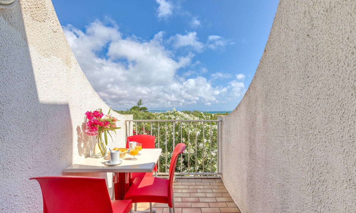 La Grande-Motte Apartment | Studio with Sea View Terrace on the Beach in La Grande Motte
