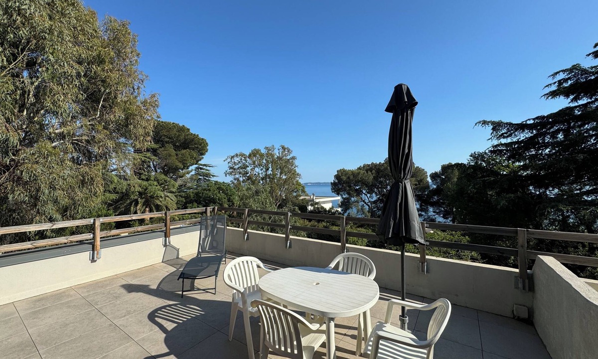 Le Lavandou Apartment | Studio with sea-view terrace.